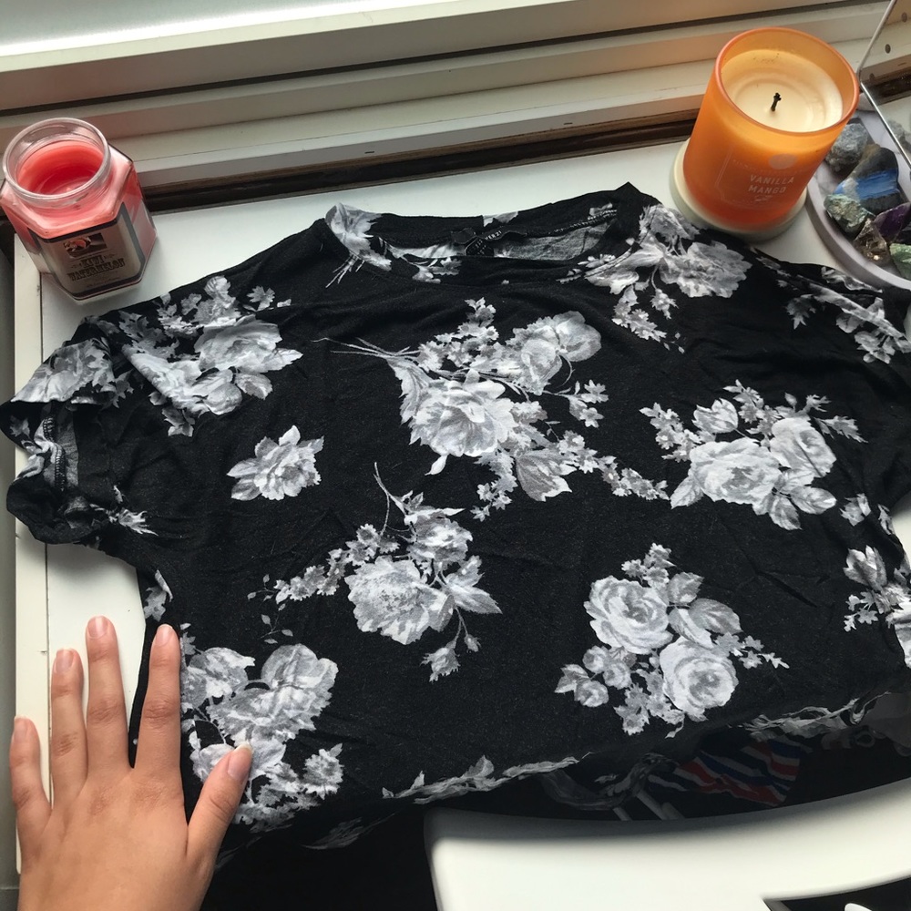 Floral cropped short sleeve shirt